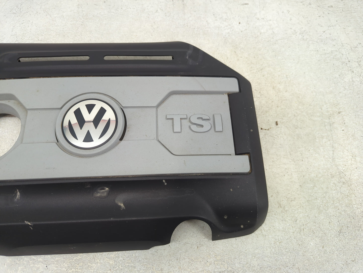 2015 Volkswagen Tiguan Engine Cover - Oemusedautoparts1.com