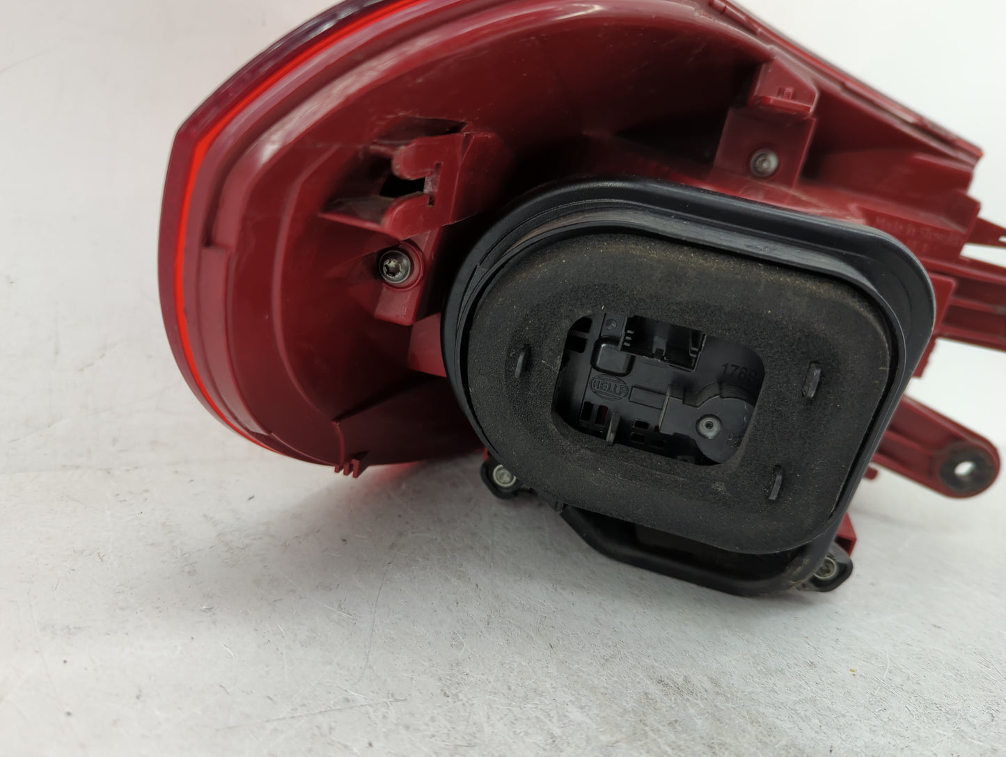 2012-2018 Volkswagen Tiguan Tail Light Assembly Passenger Right OEM Fits Fits 2012 2013 2014 2015 2016 2017 2018 OEM Used Au