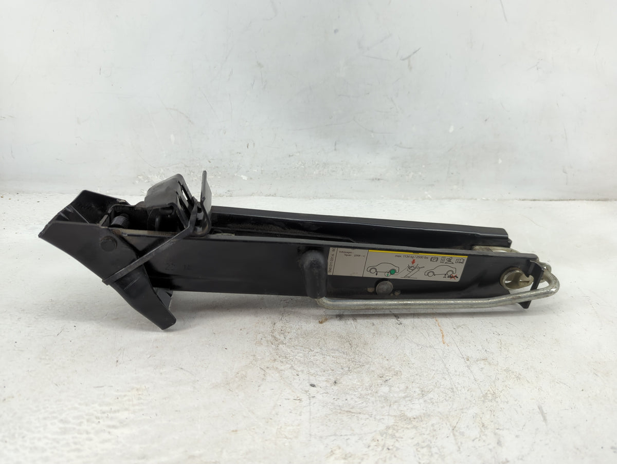 2015 Volkswagen Tiguan Spare Scissor Car Jack - Oemusedautoparts1.com