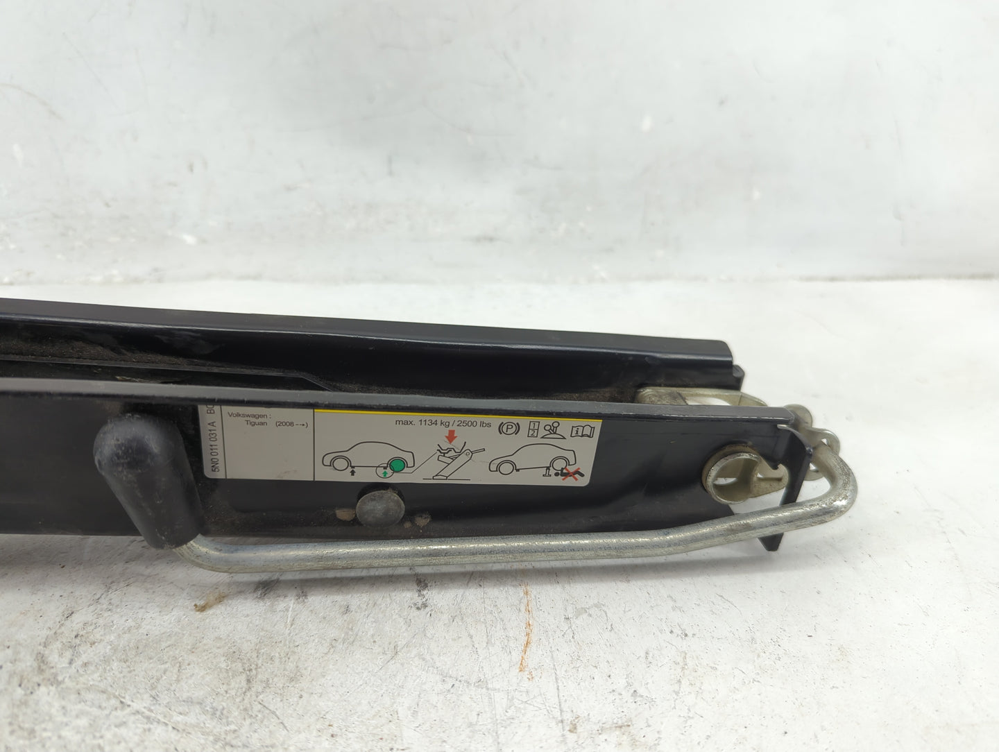2015 Volkswagen Tiguan Spare Scissor Car Jack - Oemusedautoparts1.com