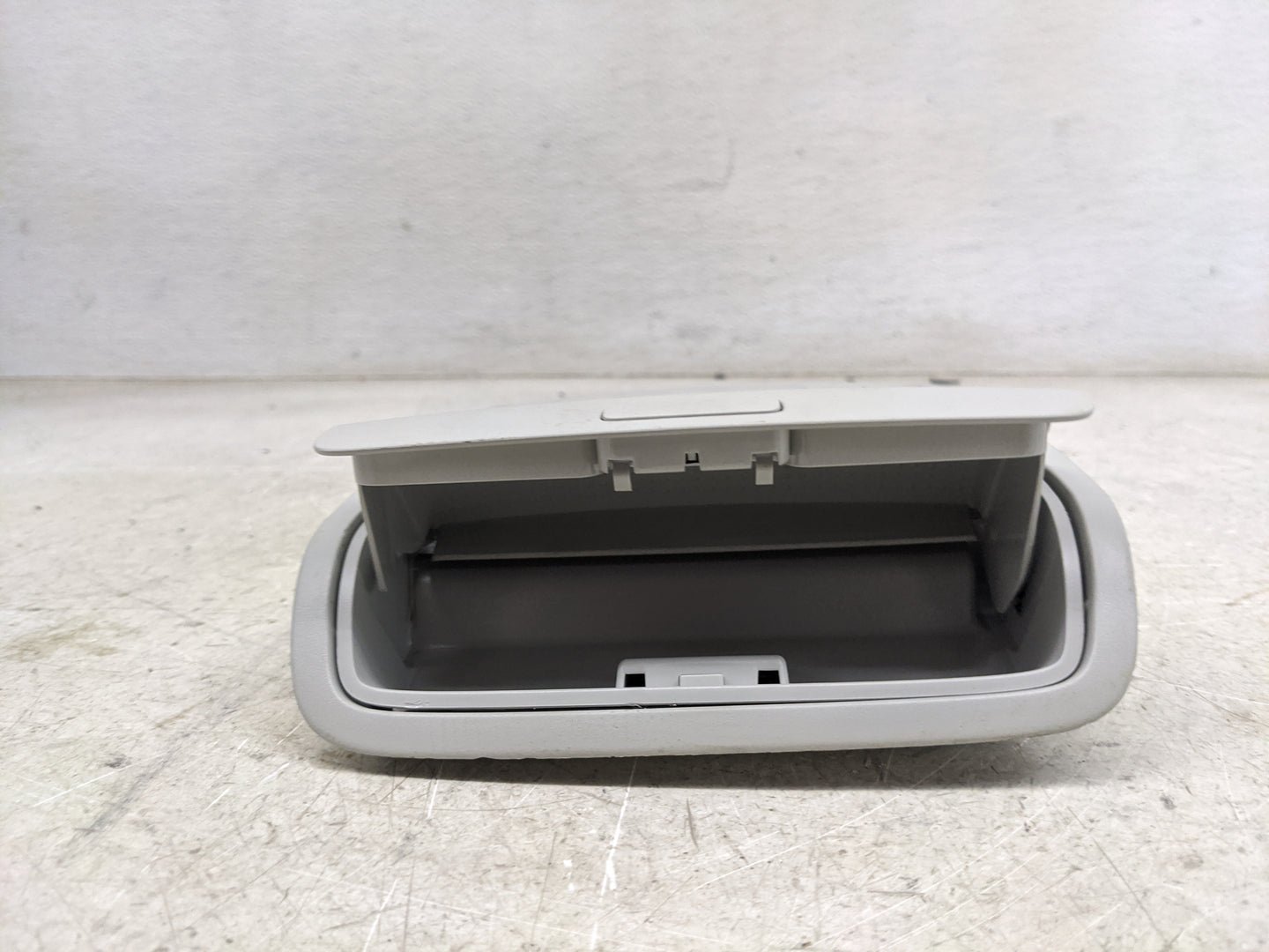 2015 Volkswagen Tiguan Overhead Roof Console - Oemusedautoparts1.com