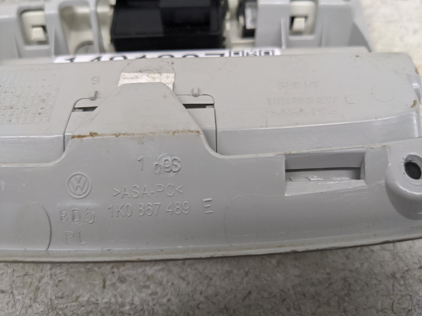 2015 Volkswagen Tiguan Overhead Roof Console - Oemusedautoparts1.com