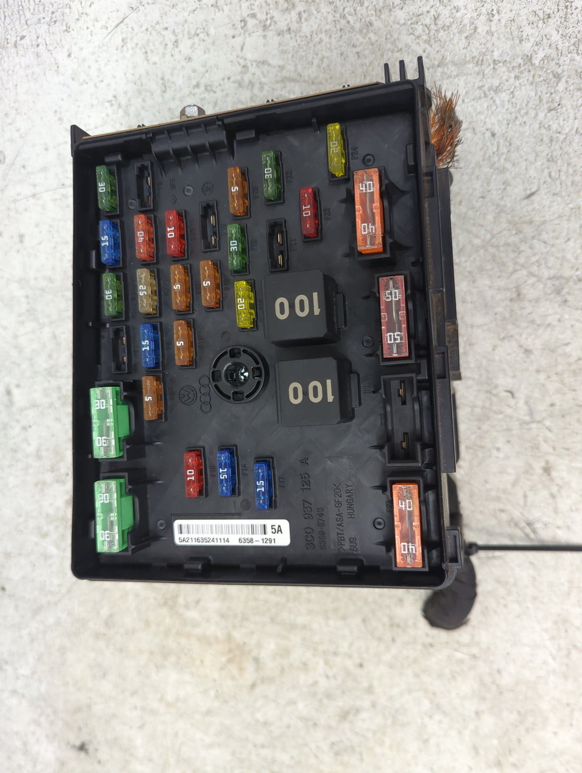 2012-2018 Volkswagen Tiguan Fusebox Fuse Box Panel Relay Module P/N:3C0937125A 5A211635241114 Fits OEM Used Auto Parts - Oem
