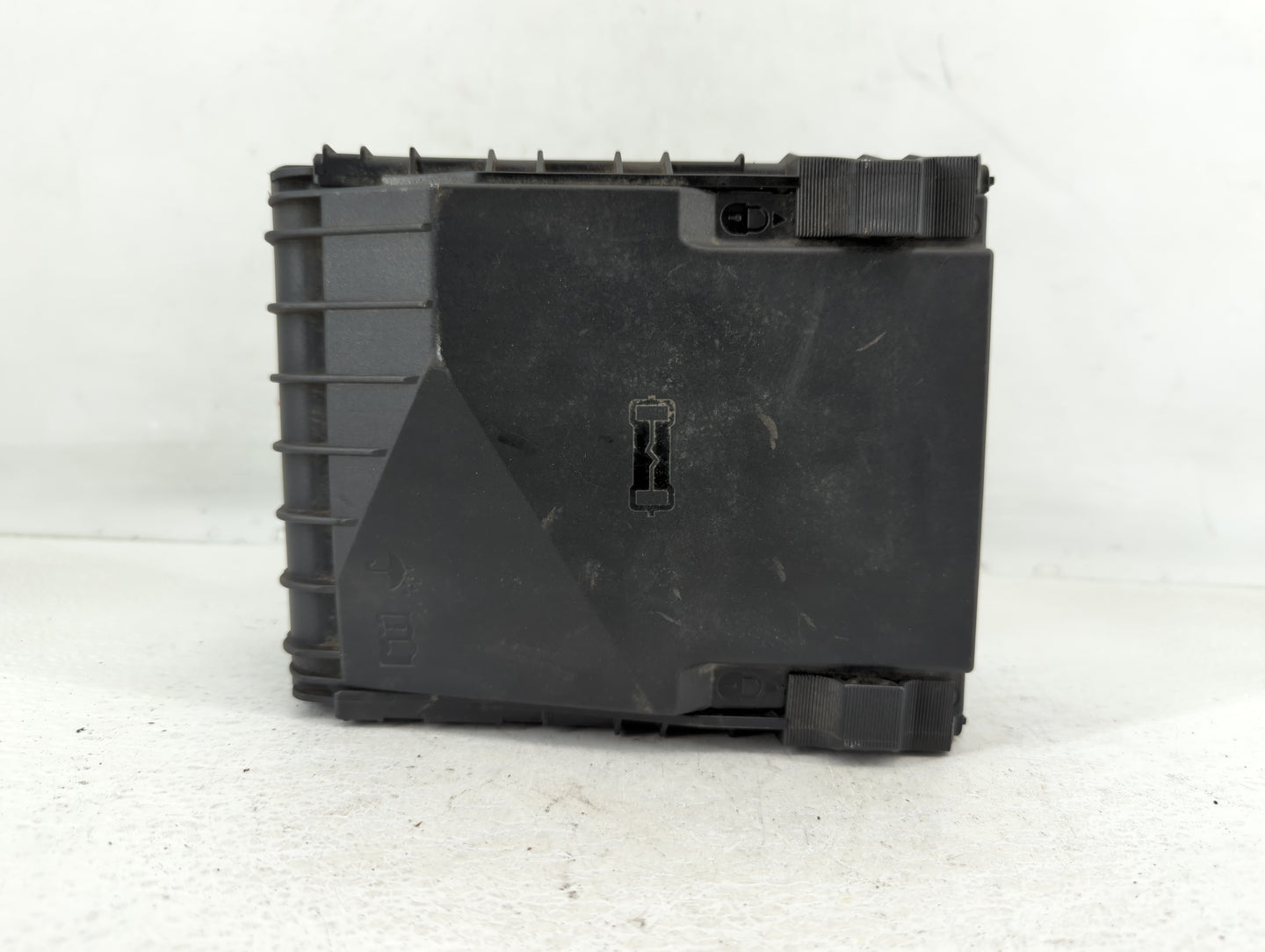 2012-2018 Volkswagen Tiguan Fusebox Fuse Box Panel Relay Module P/N:6359-5743 3C0 937 125 A Fits OEM Used Auto Parts - Oemus