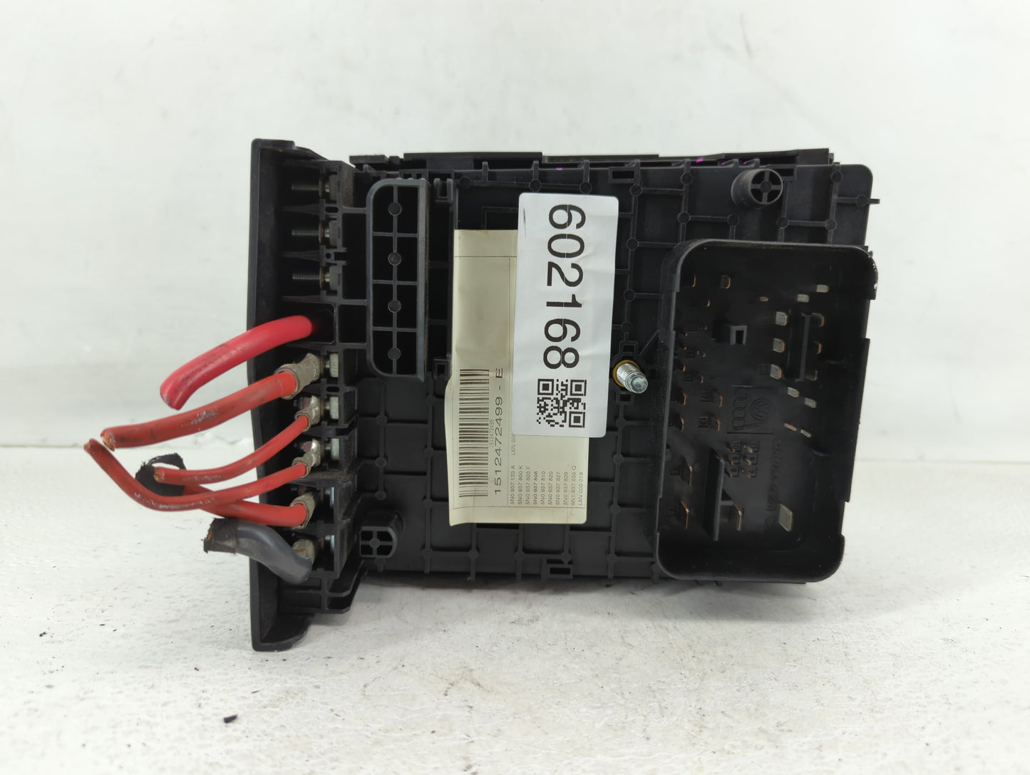 2012-2018 Volkswagen Tiguan Fusebox Fuse Box Panel Relay Module P/N:6359-5743 3C0 937 125 A Fits OEM Used Auto Parts - Oemus
