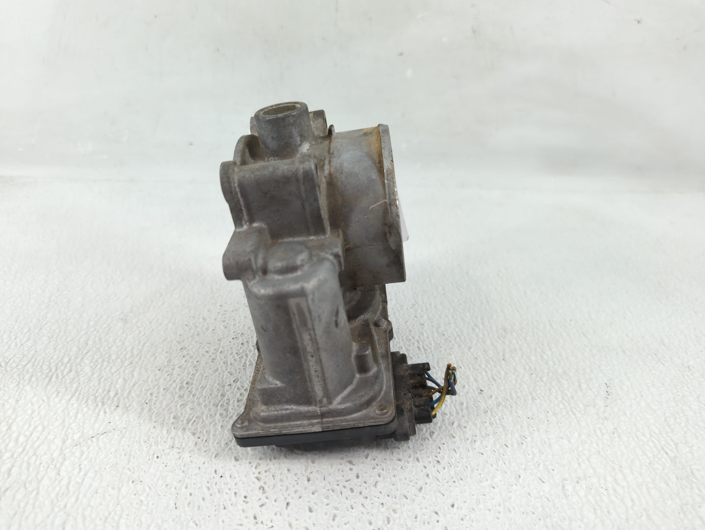 2013-2016 Volvo S60 Throttle Body P/N:31331277 Fits Fits 2013 2014 2015 2016 OEM Used Auto Parts - Oemusedautoparts1.com