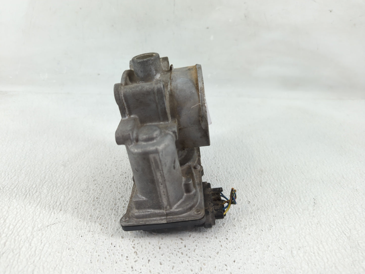 2013-2016 Volvo S60 Throttle Body P/N:31331277 Fits Fits 2013 2014 2015 2016 OEM Used Auto Parts - Oemusedautoparts1.com