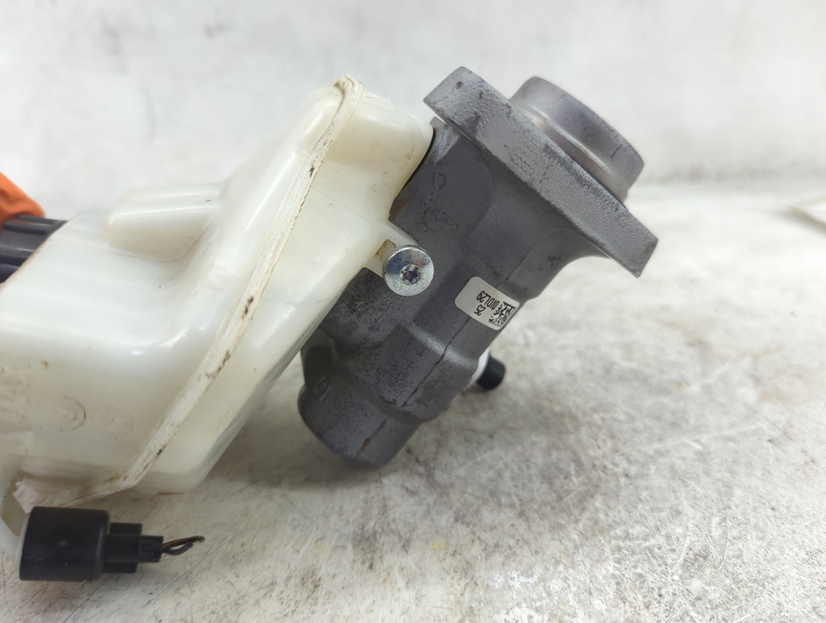 2009-2016 Volvo S60 Brake Master Cylinder - Oemusedautoparts1.com