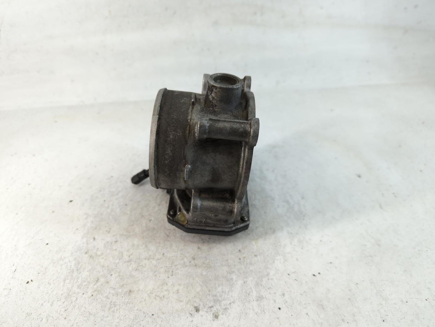 2015-2016 Volvo V60 Throttle Body P/N:78HL12-2510030-AAA 31331277 Fits Fits 2013 2014 2015 2016 OEM Used Auto Parts - Oemuse