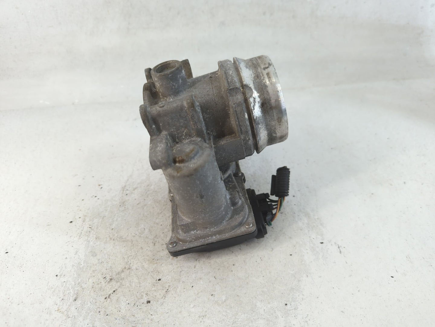 2015-2020 Volvo V60 Throttle Body P/N:HL13-2510030-AAA Fits Fits 2015 2016 2017 2018 2019 2020 2021 OEM Used Auto Parts - Oe