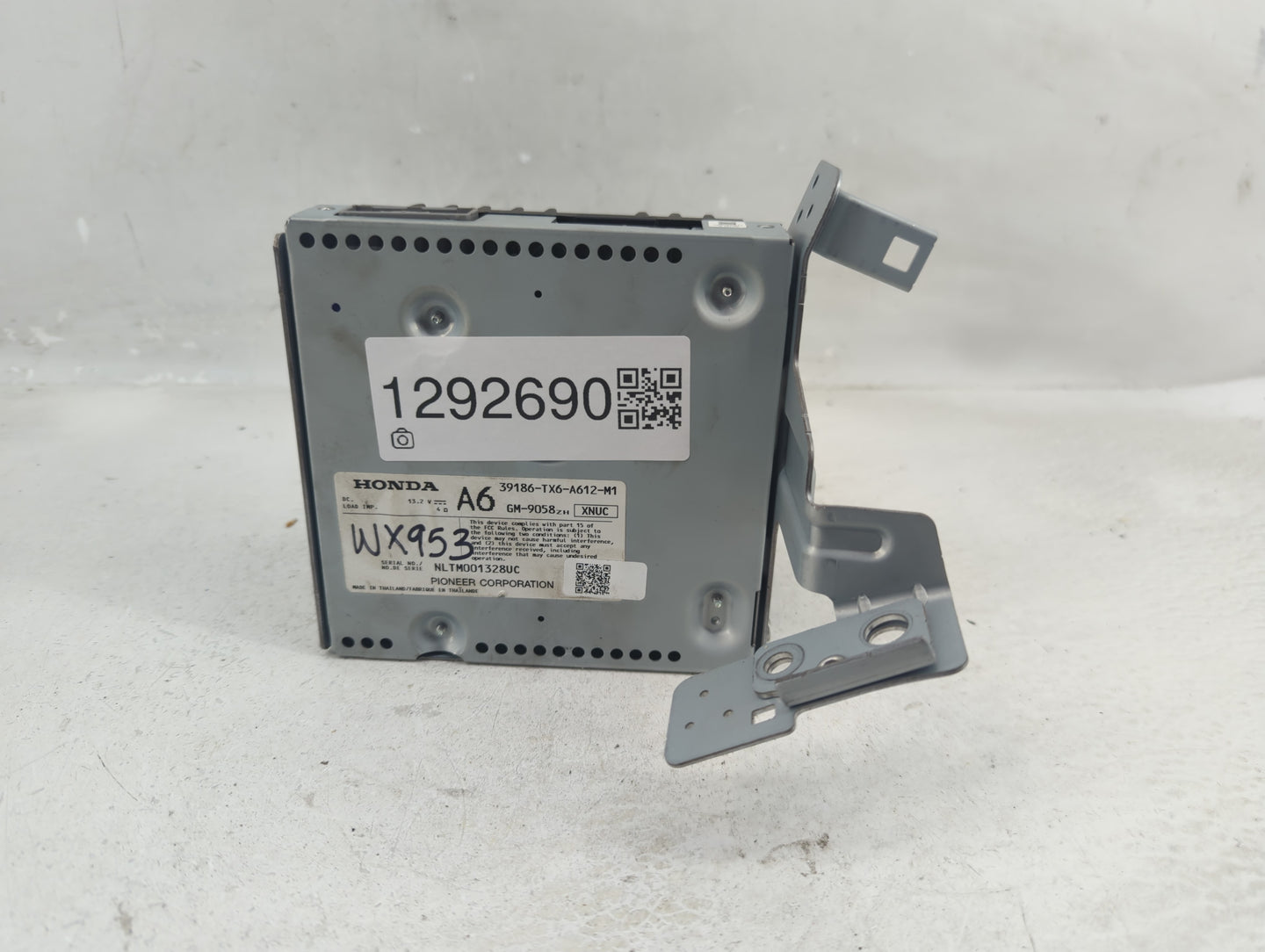 2017-2018 Acura Ilx Radio AM FM Cd Player Receiver Replacement P/N:39186-TX6-A612-M1 Fits Fits 2017 2018 OEM Used Auto Parts