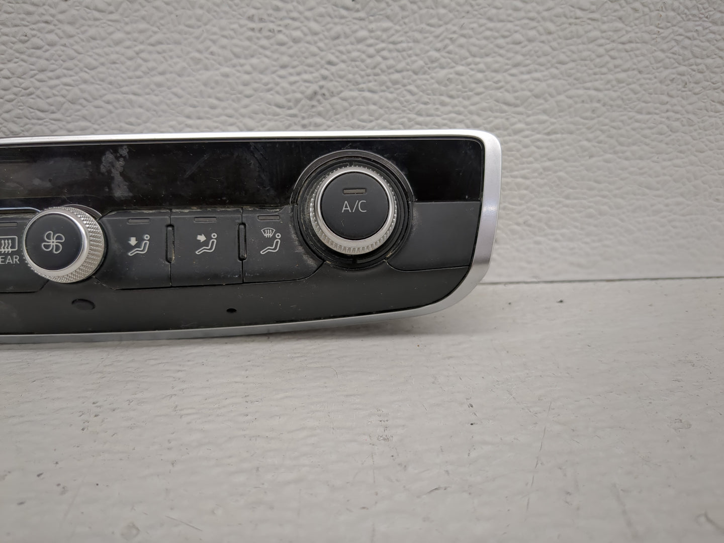 2015-2018 Audi A3 Climate Control Module Temperature AC/Heater Replacement P/N:8V0 820 043 C Fits Fits 2015 2016 2017 2018 O