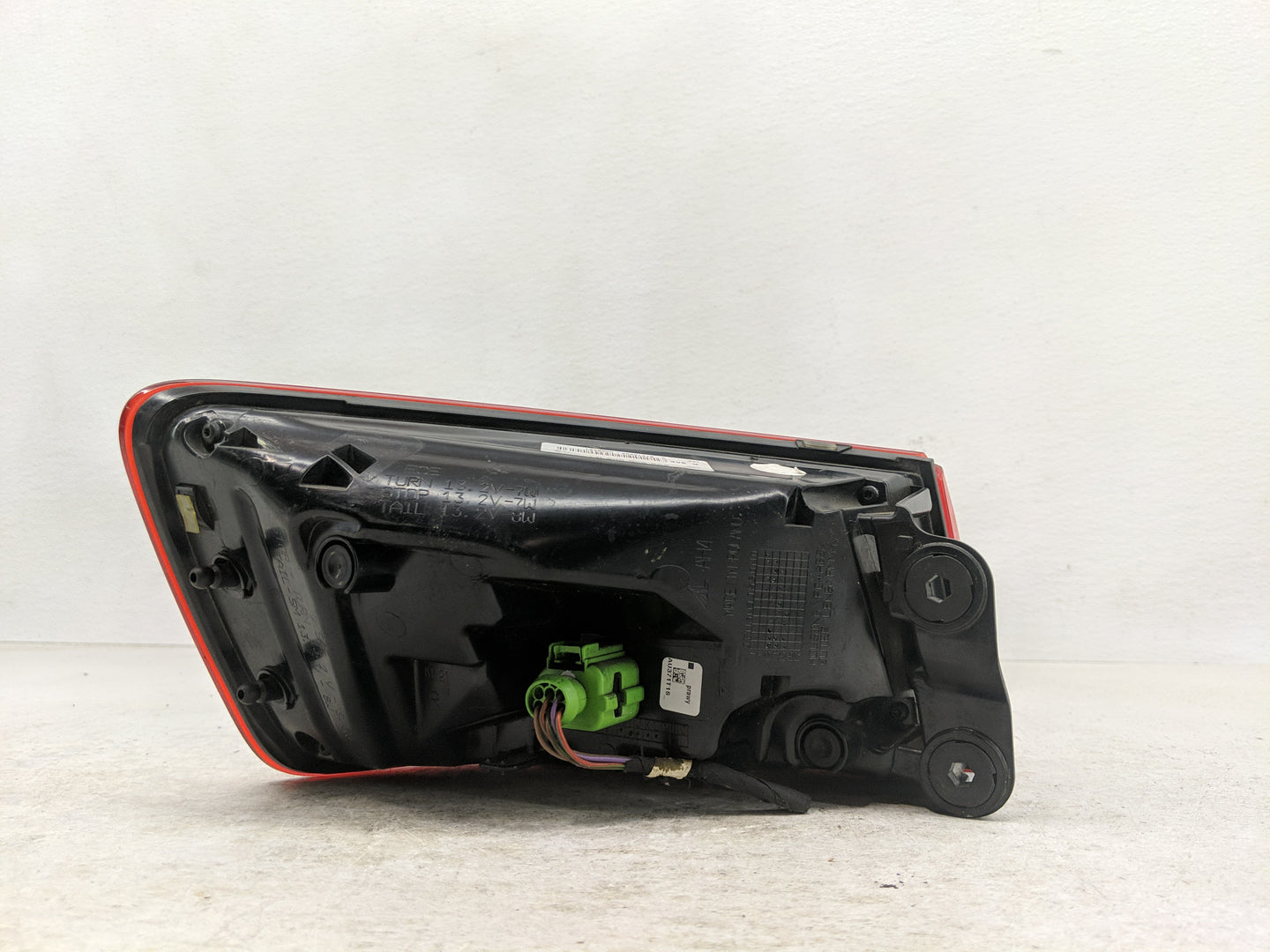 2015-2016 Audi A3 Tail Light Assembly Passenger Right OEM P/N:8V5 945 095 C Fits Fits 2015 2016 OEM Used Auto Parts - Oemuse