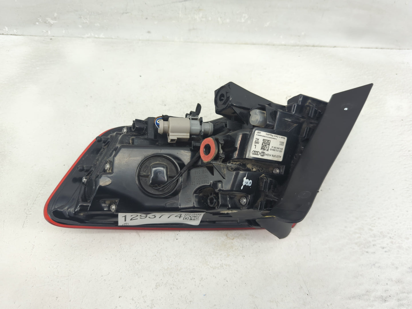 2015-2016 Audi A3 Tail Light Assembly Driver Left OEM P/N:8V4 945 091 Fits Fits 2015 2016 OEM Used Auto Parts - Oemusedautop
