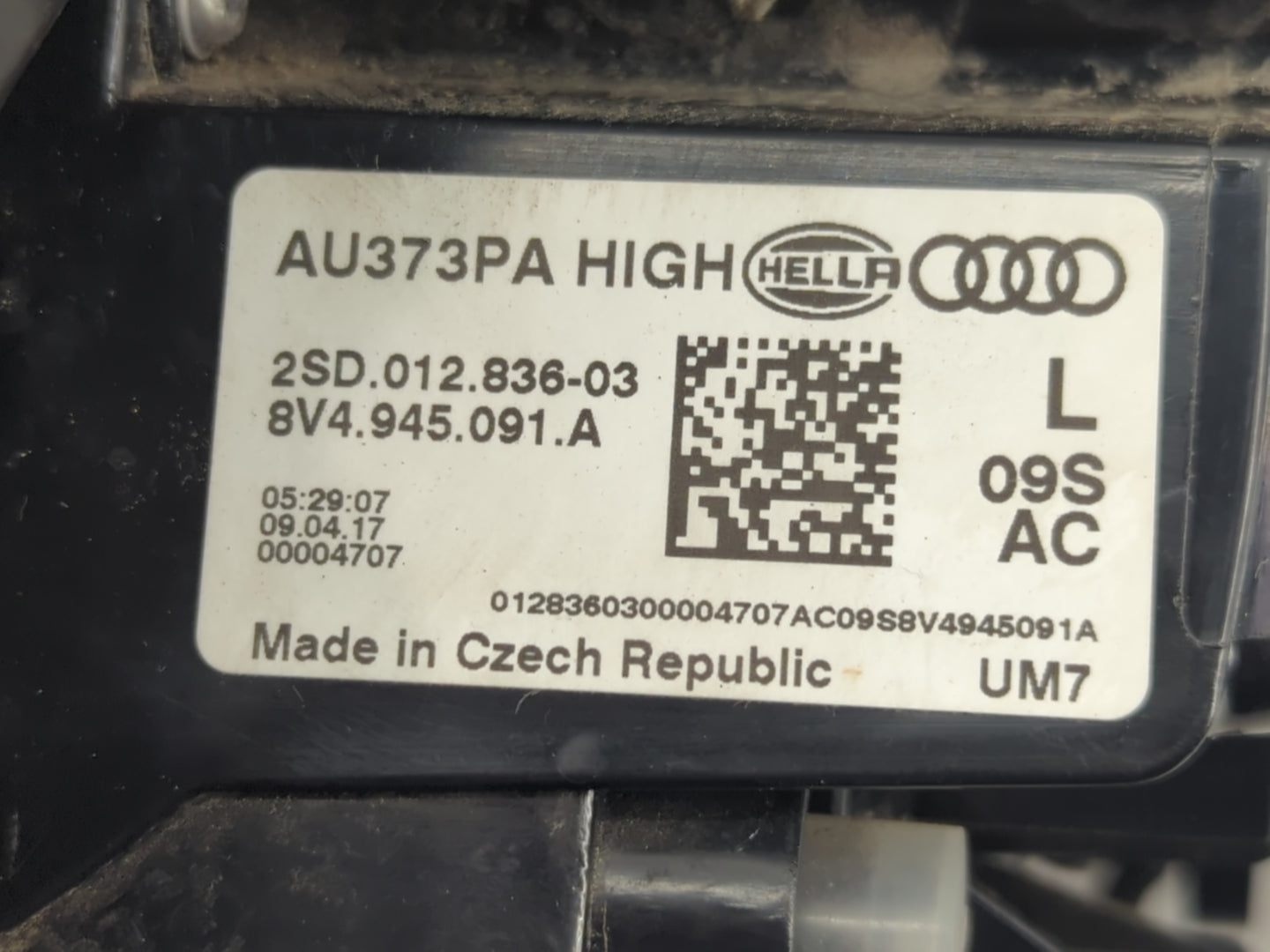 2015-2016 Audi A3 Tail Light Assembly Driver Left OEM P/N:8V4 945 091 Fits Fits 2015 2016 OEM Used Auto Parts - Oemusedautop