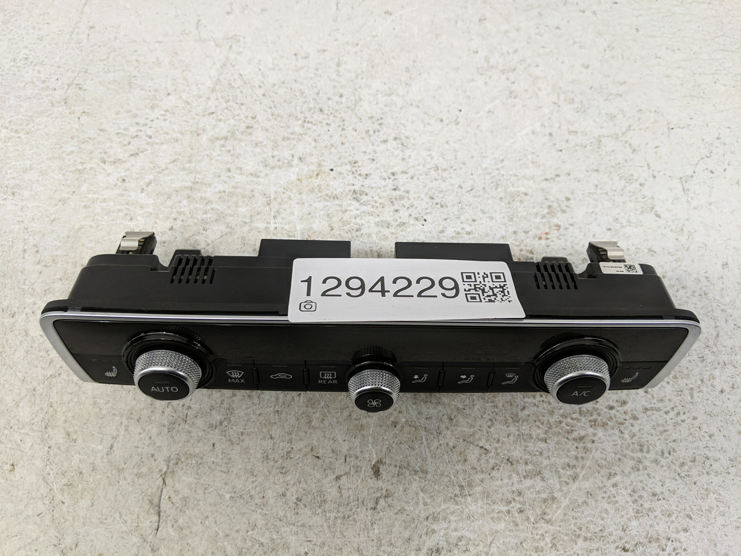 2015-2018 Audi A3 Climate Control Module Temperature AC/Heater Replacement P/N:8V0 820 043 C Fits Fits 2015 2016 2017 2018 O