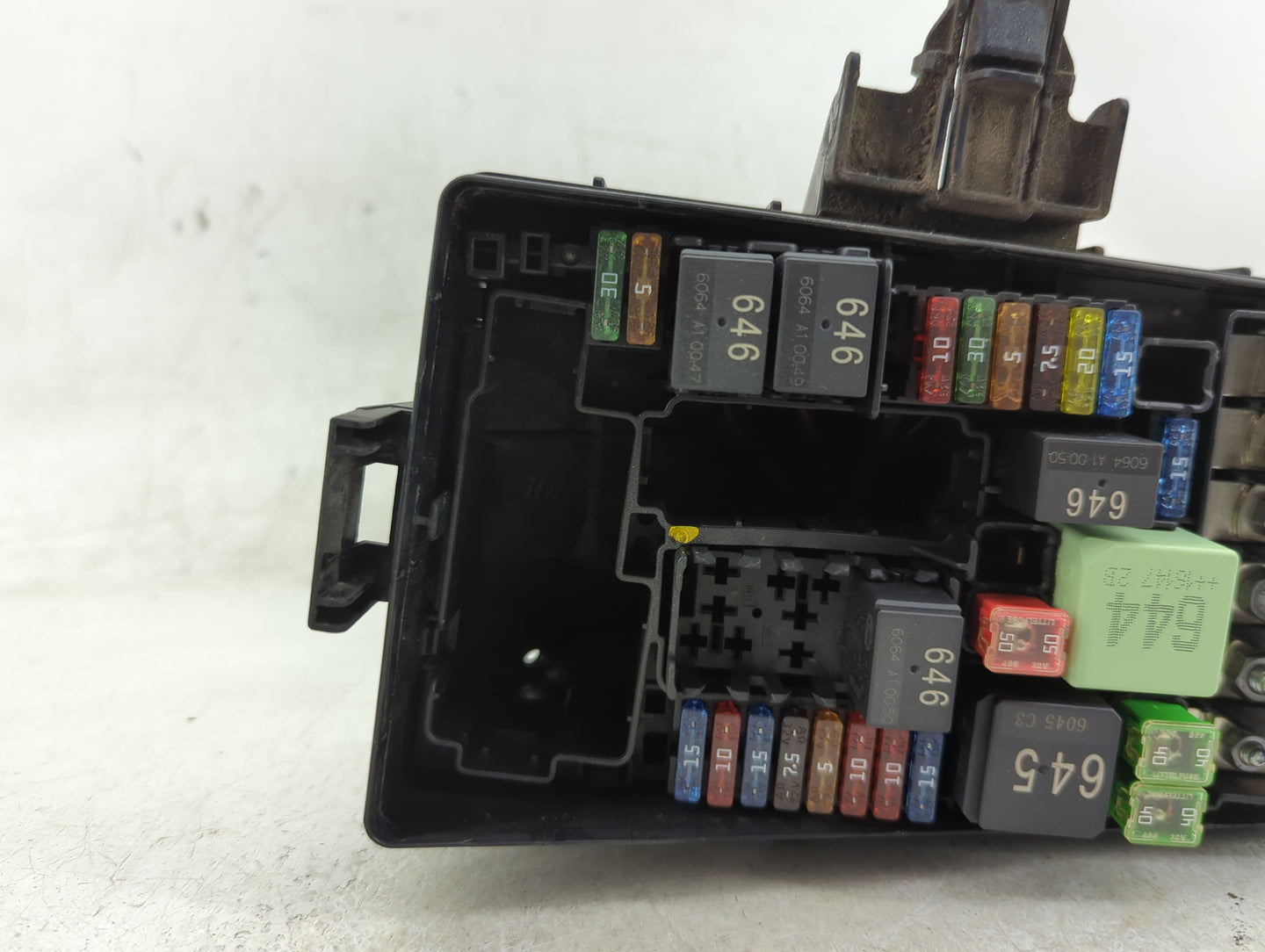 2015-2018 Audi A3 Fusebox Fuse Box Panel Relay Module P/N:6351-2835 6351-2832 Fits Fits 2015 2016 2017 2018 2019 2020 2021 O