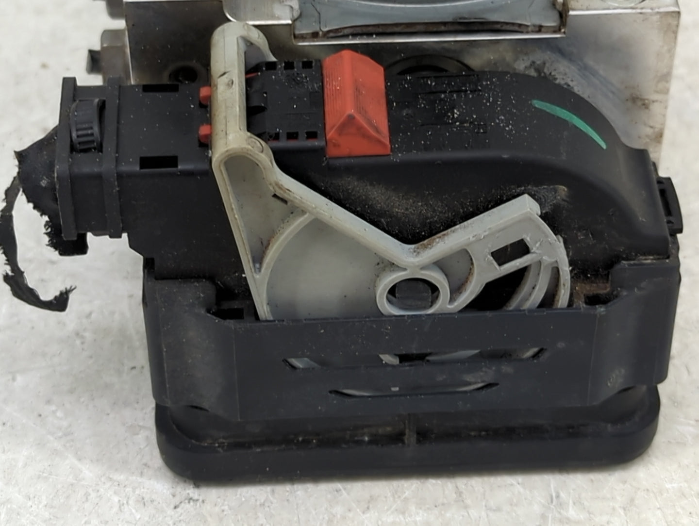 2015-2016 Audi A3 ABS Pump Control Module Replacement P/N:3Q0614517AA 10.0220-0671.4 Fits Fits 2015 2016 OEM Used Auto Parts
