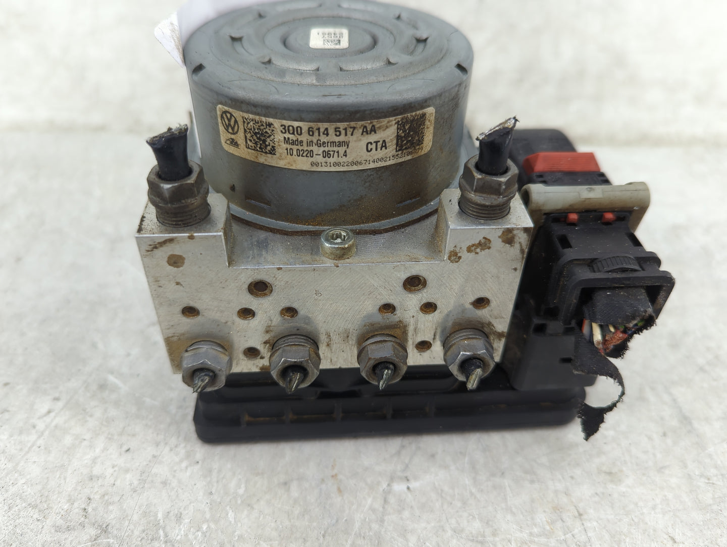 2015-2016 Audi A3 ABS Pump Control Module Replacement P/N:3Q0614517AA 10.0220-0671.4 Fits Fits 2015 2016 OEM Used Auto Parts