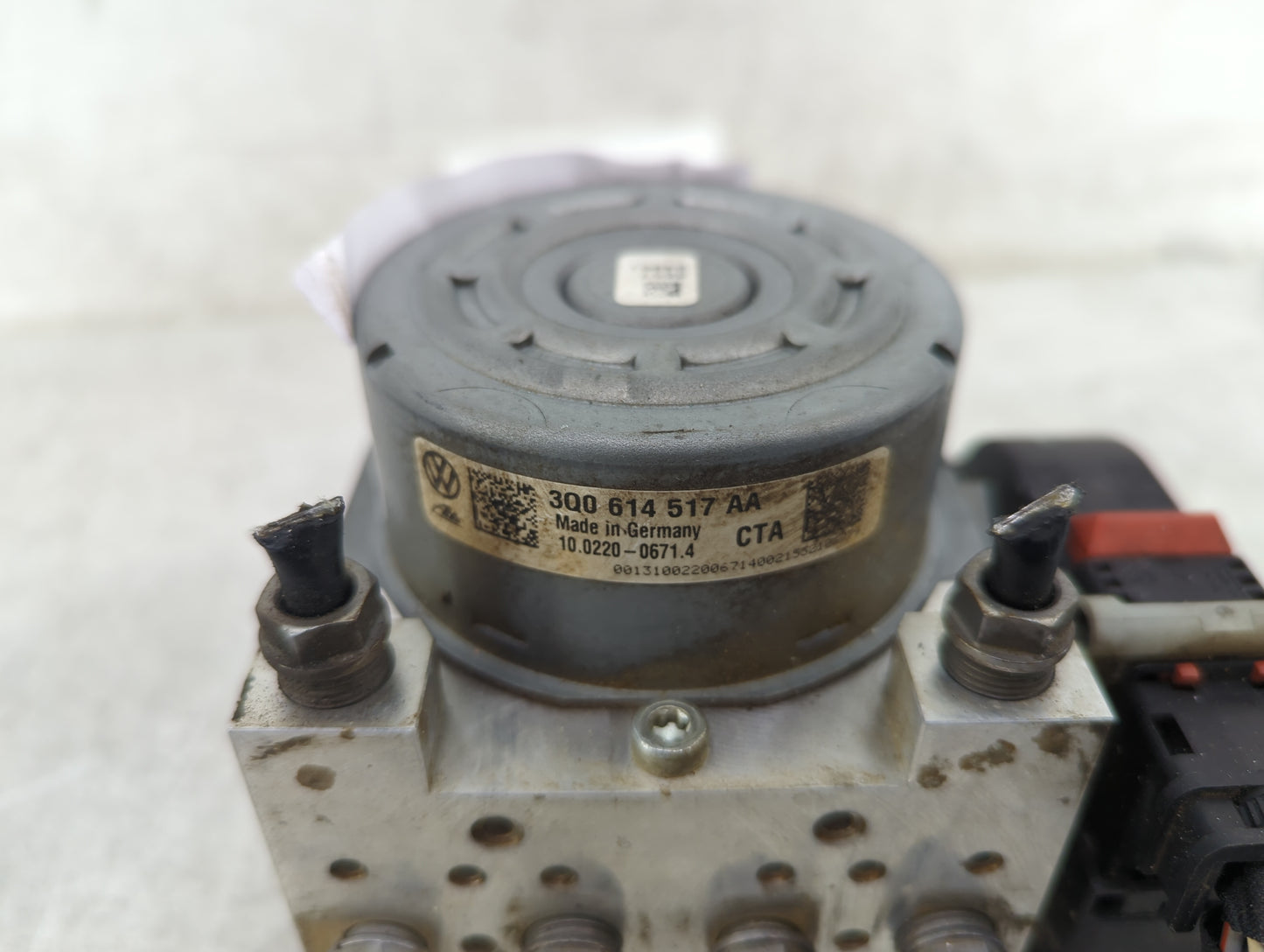2015-2016 Audi A3 ABS Pump Control Module Replacement P/N:3Q0614517AA 10.0220-0671.4 Fits Fits 2015 2016 OEM Used Auto Parts