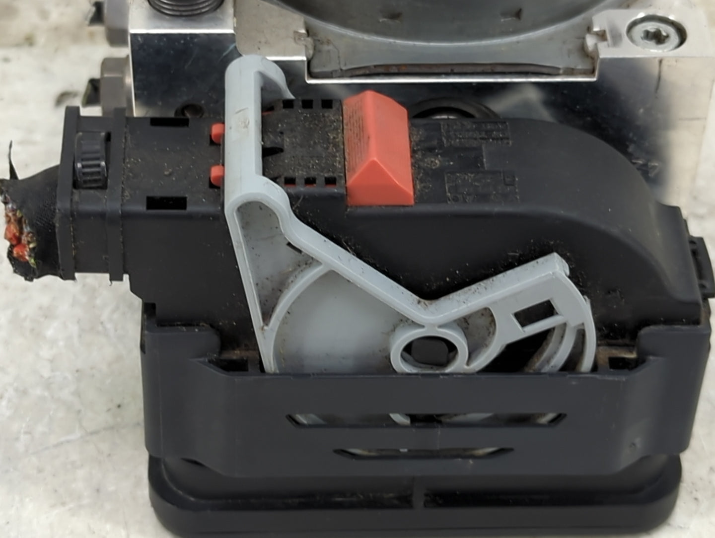 2015-2016 Audi A3 ABS Pump Control Module Replacement P/N:3Q0614517K 10.0220-0551.4 Fits Fits 2015 2016 OEM Used Auto Parts 