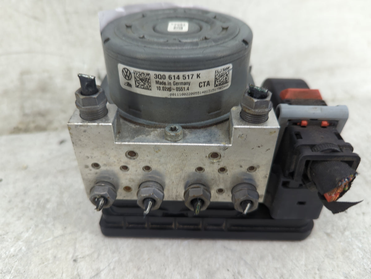2015-2016 Audi A3 Anti-Lock Brake ABS Pump Module Actuator OEM P/N:3Q0614517K 10.0220-0551.4 Fits Fits 2015 2016 OEM Used Au