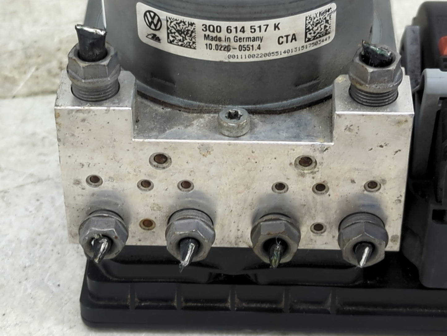 2015-2016 Audi A3 ABS Pump Control Module Replacement P/N:3Q0614517K 10.0220-0551.4 Fits Fits 2015 2016 OEM Used Auto Parts 
