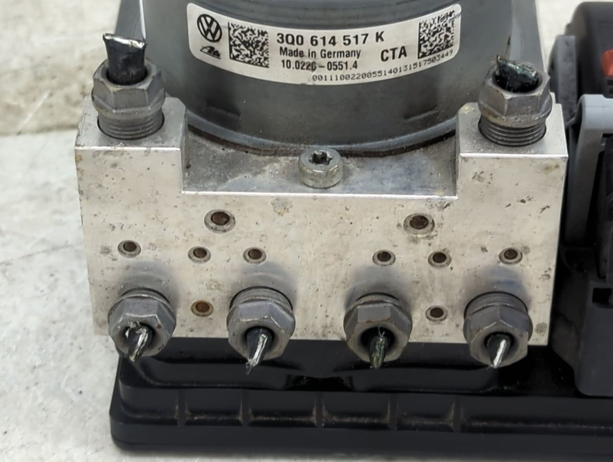 2015-2016 Audi A3 Anti-Lock Brake ABS Pump Module Actuator OEM P/N:3Q0614517K 10.0220-0551.4 Fits Fits 2015 2016 OEM Used Au
