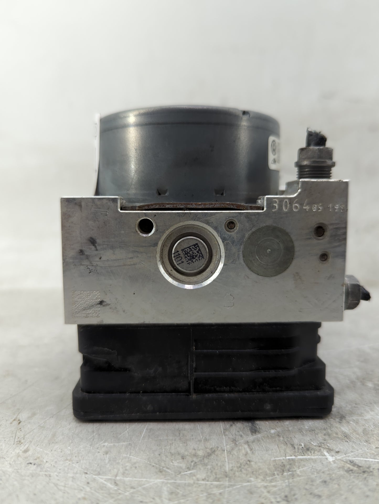 2015-2016 Audi A3 ABS Pump Control Module Replacement P/N:3Q0614517AA 10.0220-0671.4, 3Q0907379AA Fits Fits 2015 2016 OEM Us