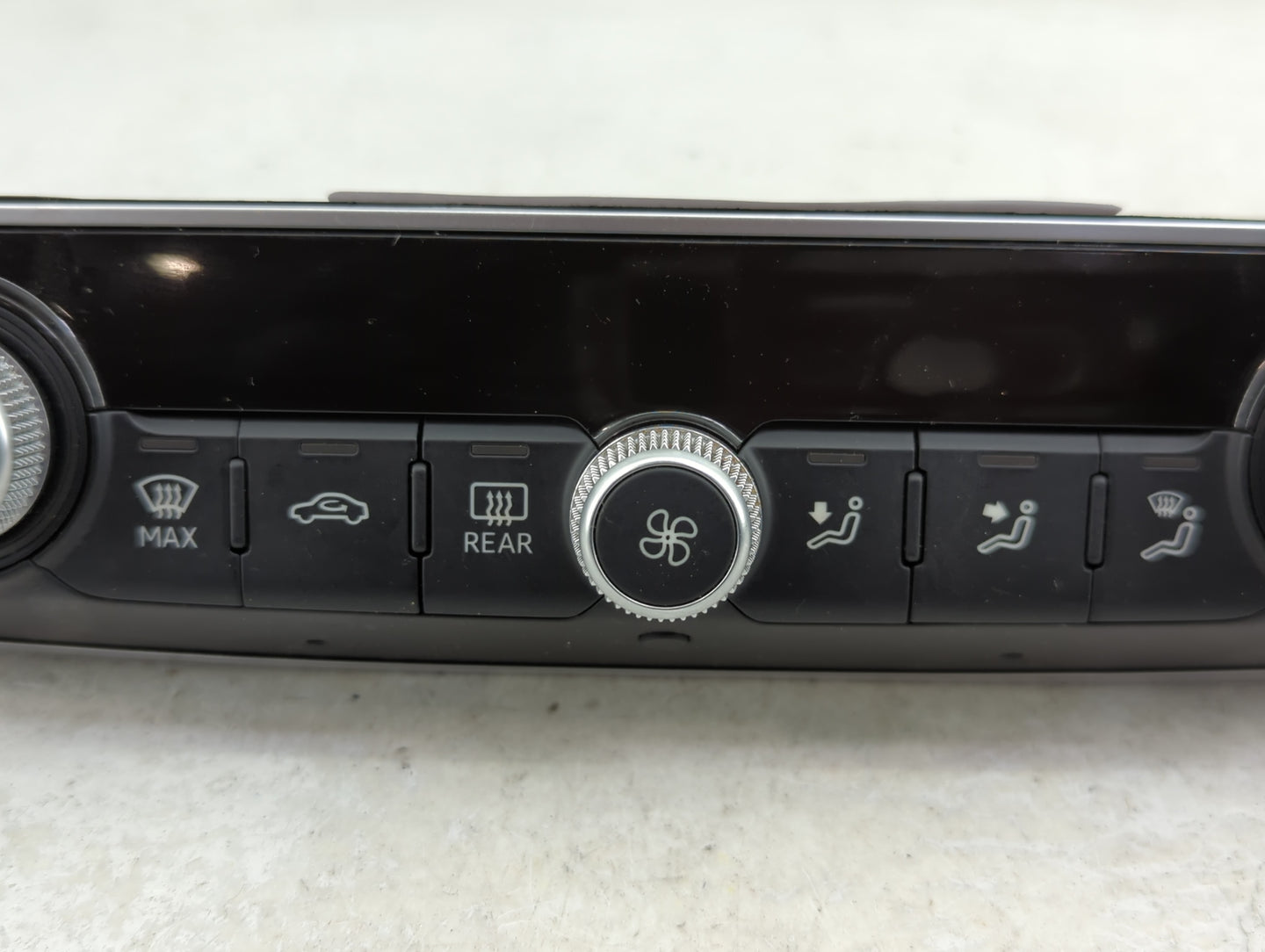 2015-2018 Audi A3 Climate Control Module Temperature AC/Heater Replacement P/N:8V0 820 043 C Fits Fits 2015 2016 2017 2018 O