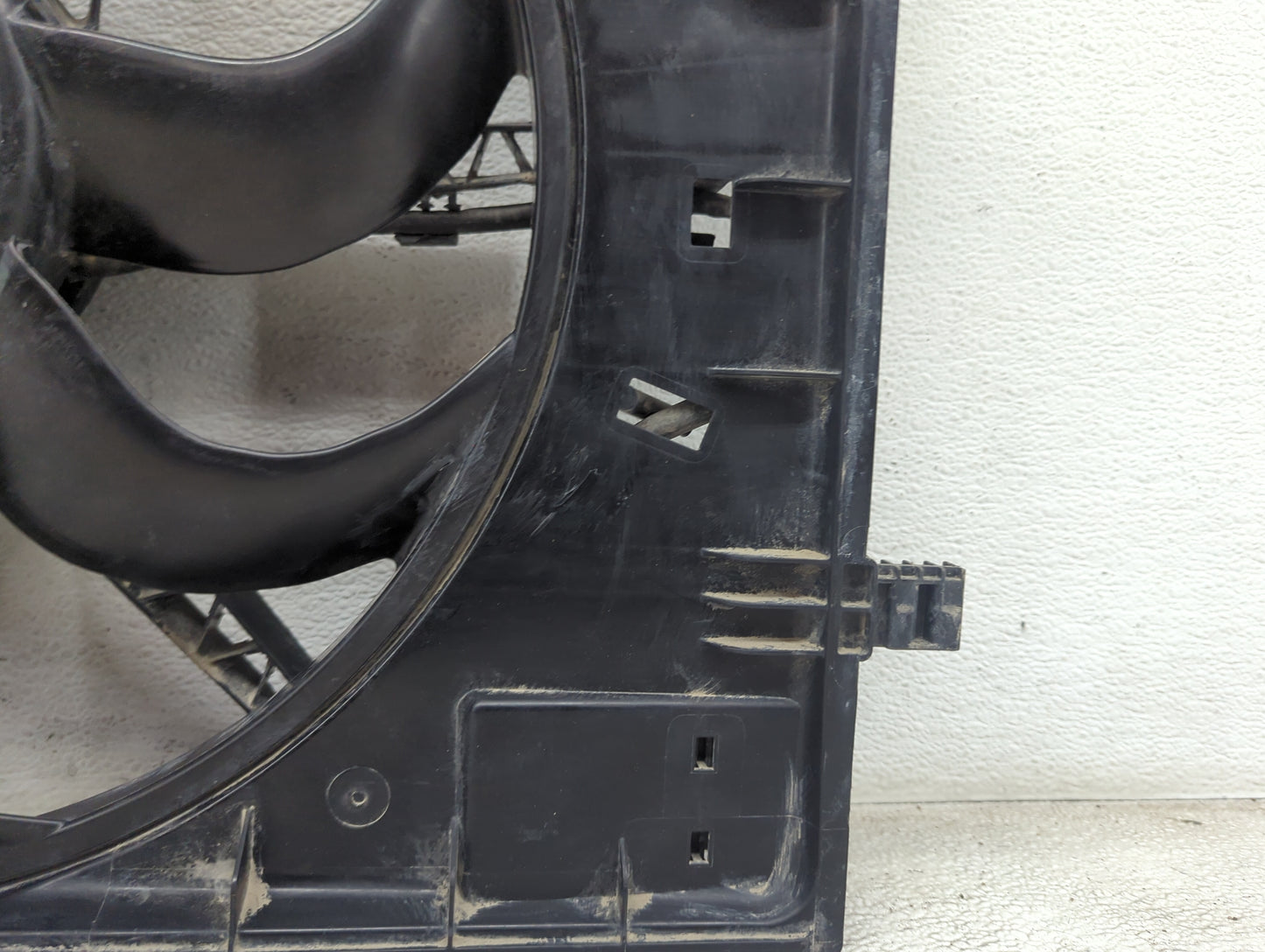 2015-2016 Audi A3 Electric Radiator Cooling Fan Motor Assembly P/N:5Q0121205AN 5Q0121205AF Fits Fits 2015 2016 OEM Used Auto