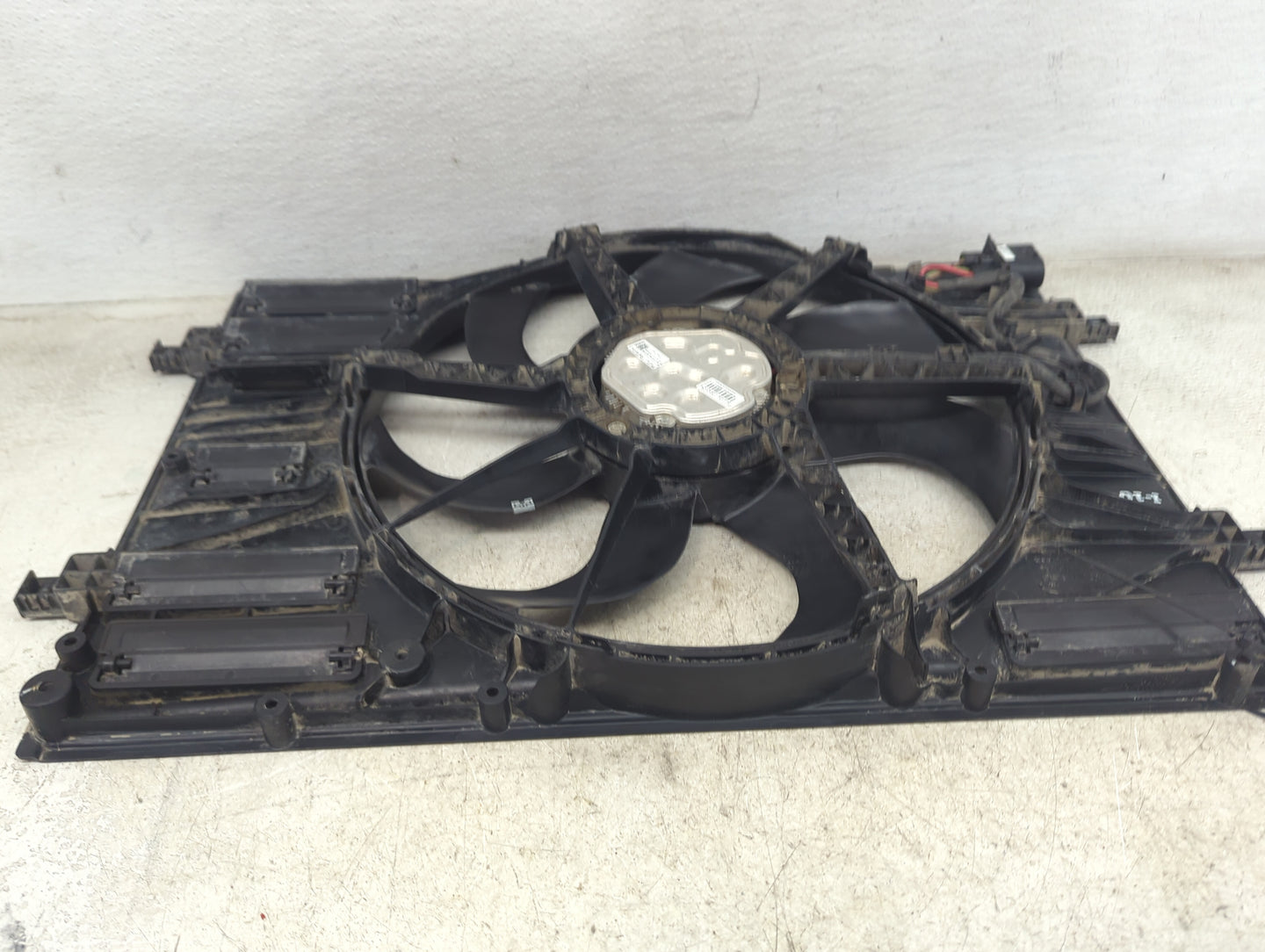 2015-2016 Audi A3 Electric Radiator Cooling Fan Motor Assembly P/N:5Q0121205AN 5Q0121205AF Fits Fits 2015 2016 OEM Used Auto
