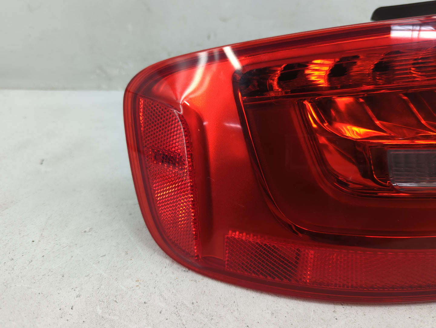2013-2016 Audi A4 Tail Light Assembly Driver Left OEM P/N:01091603 Fits Fits 2013 2014 2015 2016 OEM Used Auto Parts - Oemus
