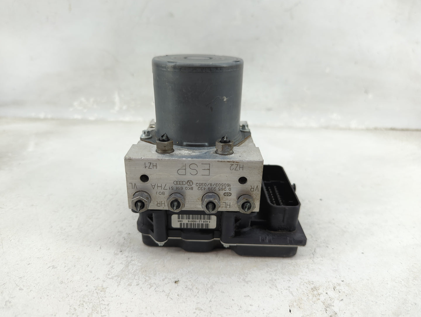 2014-2016 Audi A4 ABS Pump Control Module Replacement P/N:8K0 907 379 CP 0 265 239 432 Fits Fits 2014 2015 2016 2017 OEM Use