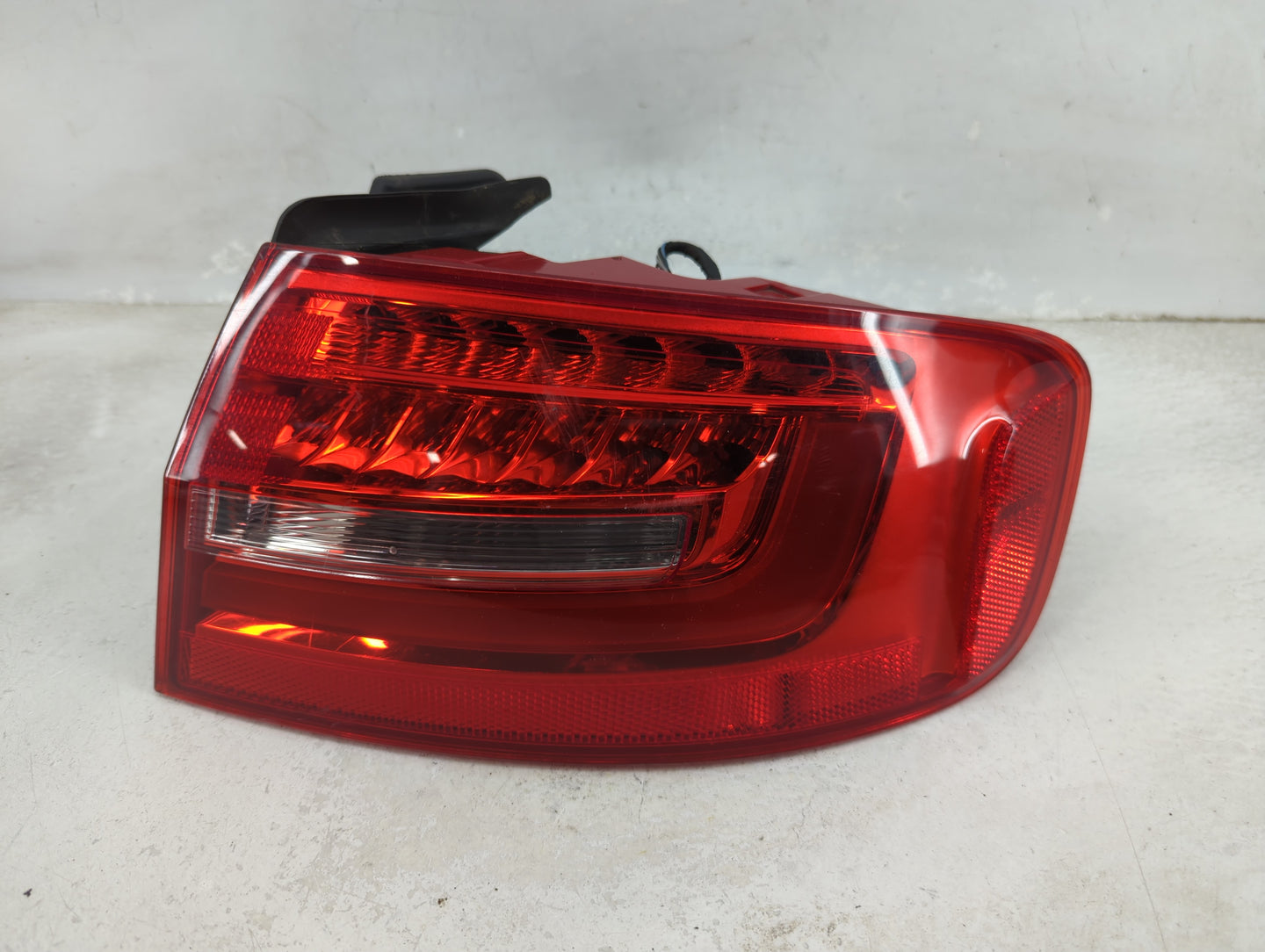 2013-2016 Audi A4 Tail Light Assembly Passenger Right OEM P/N:01091404 Fits Fits 2013 2014 2015 2016 OEM Used Auto Parts - O