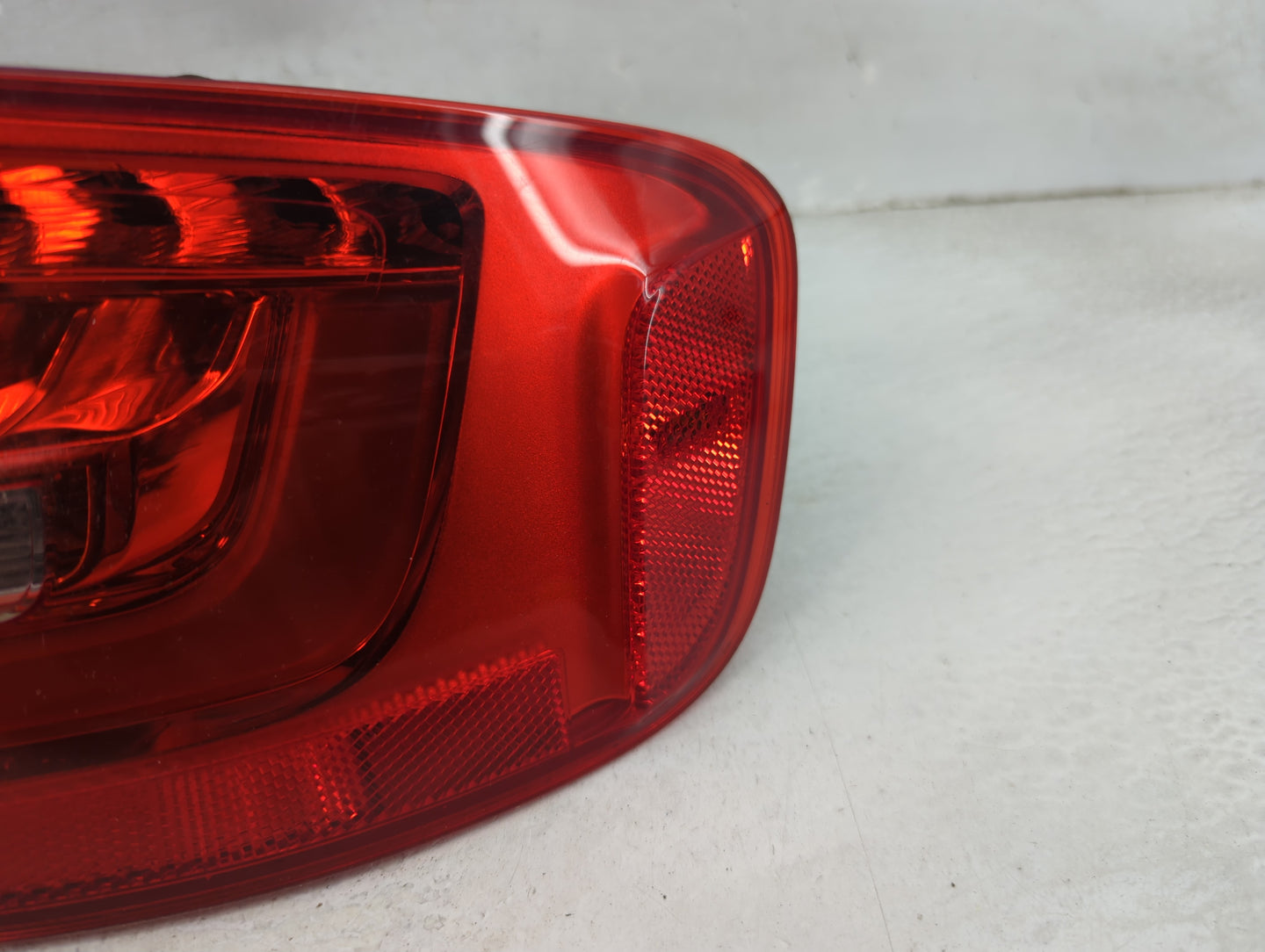 2013-2016 Audi A4 Tail Light Assembly Passenger Right OEM P/N:01091404 Fits Fits 2013 2014 2015 2016 OEM Used Auto Parts - O