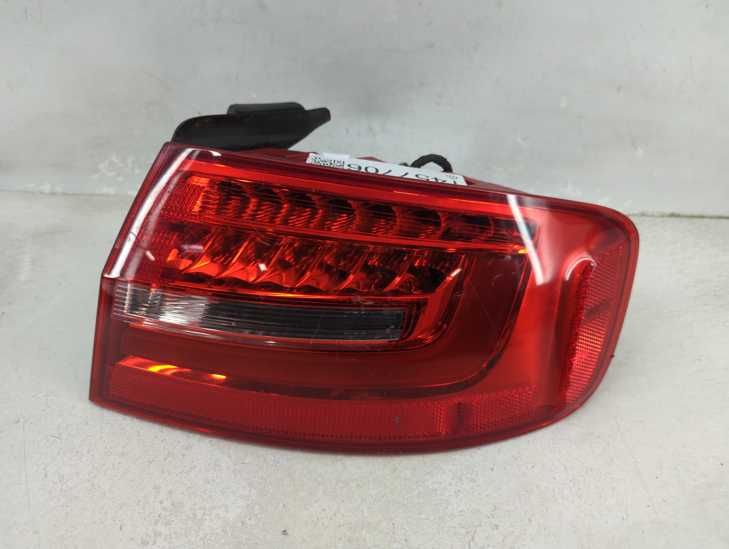 2013-2016 Audi A4 Tail Light Assembly Passenger Right OEM P/N:01091404 Fits Fits 2013 2014 2015 2016 OEM Used Auto Parts - O