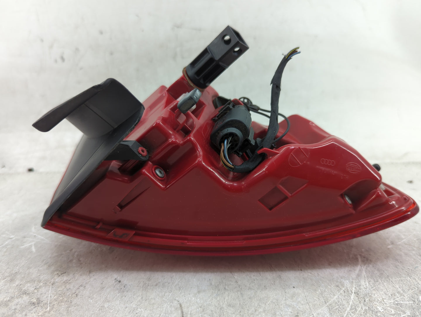 2013-2016 Audi A4 Tail Light Assembly Passenger Right OEM P/N:01091404 Fits Fits 2013 2014 2015 2016 OEM Used Auto Parts - O