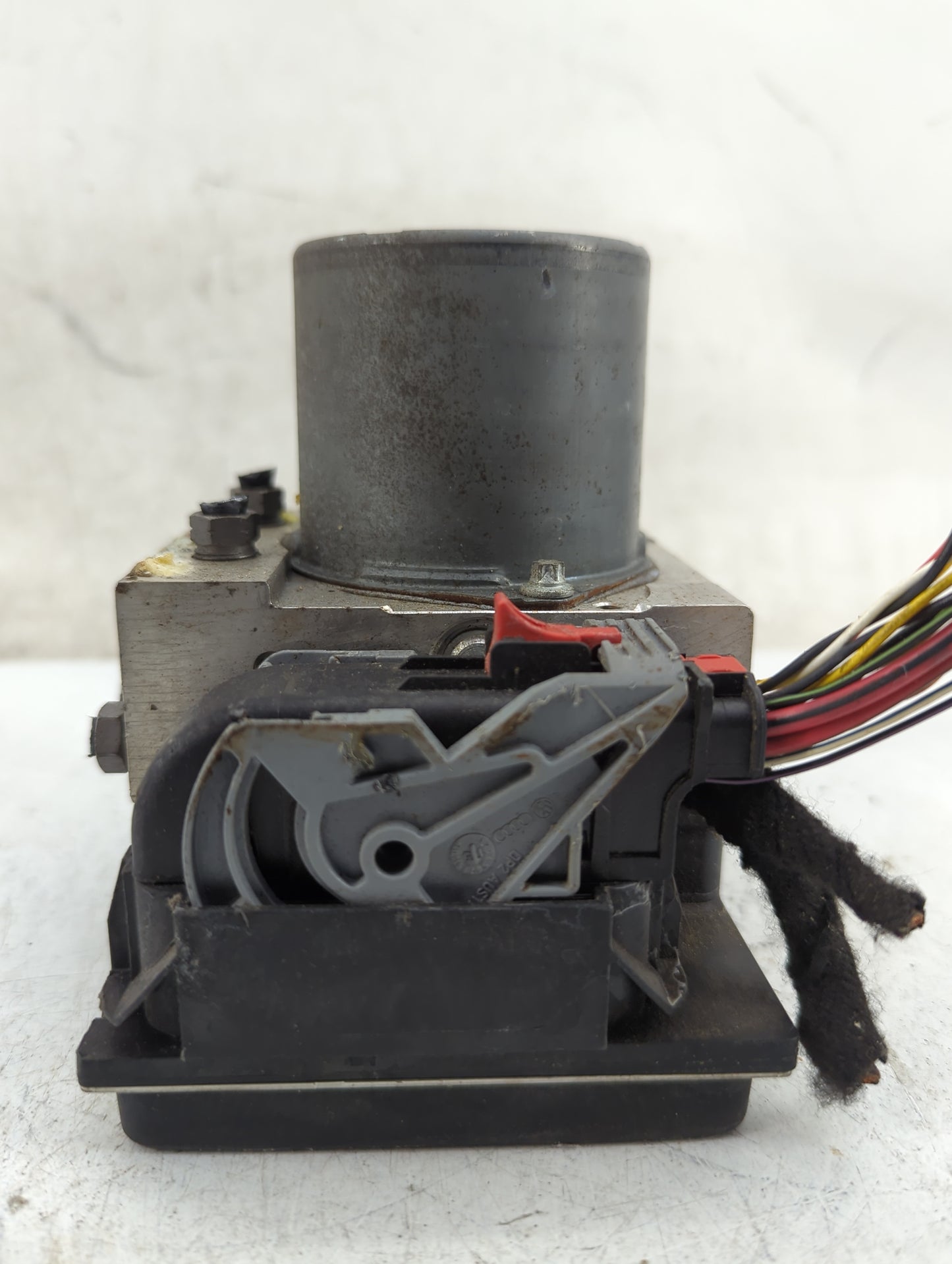 2014-2016 Audi A4 ABS Pump Control Module Replacement P/N:8K0 907 379 CP Fits Fits 2014 2015 2016 2017 OEM Used Auto Parts -
