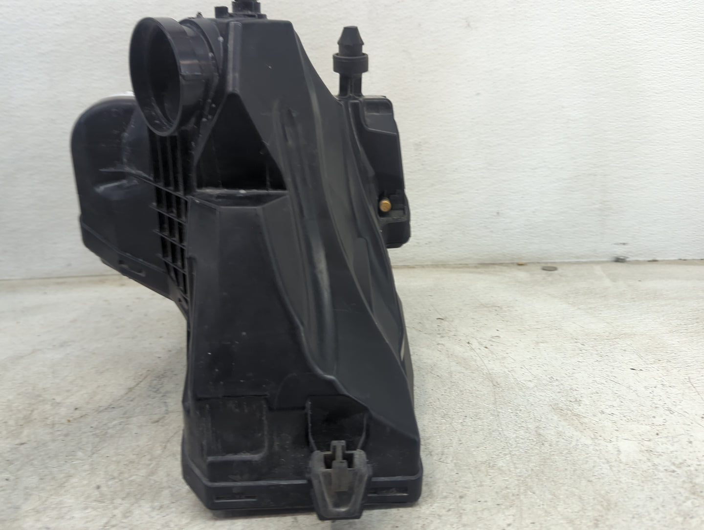 2016 Audi A4 Air Cleaner Intake-duct Hose Tube - Oemusedautoparts1.com