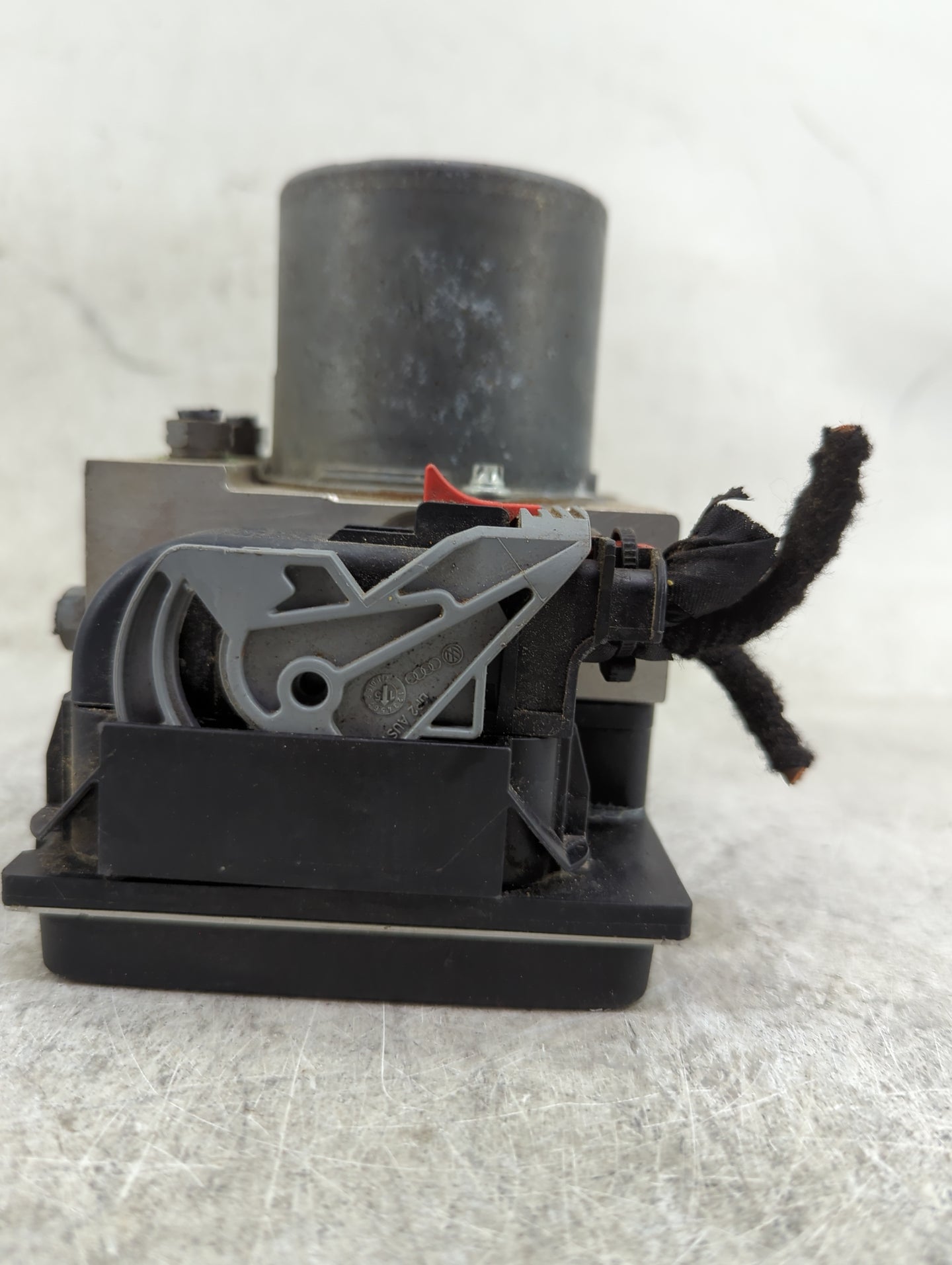 2014-2017 Audi A5 ABS Pump Control Module Replacement P/N:8K0907379CP 8K0614517HA, 0265239432 Fits Fits 2014 2015 2016 2017 