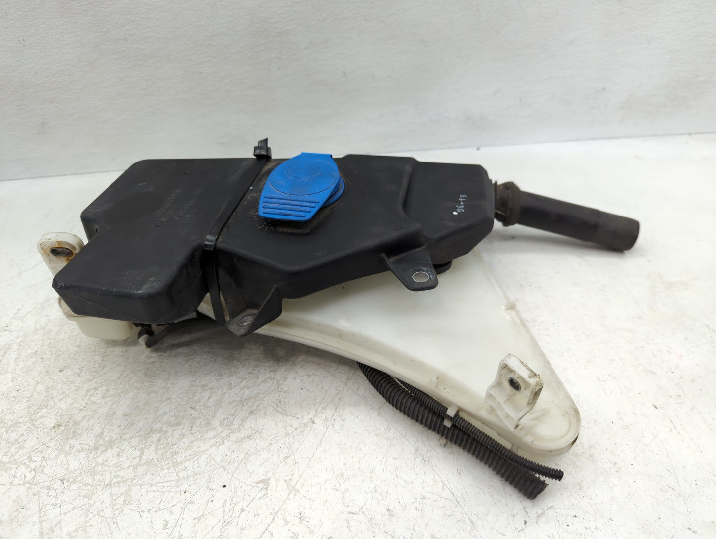 2012-2018 Audi A6 Windshield Washer Fluid Reservoir Bottle Oem - Oemusedautoparts1.com