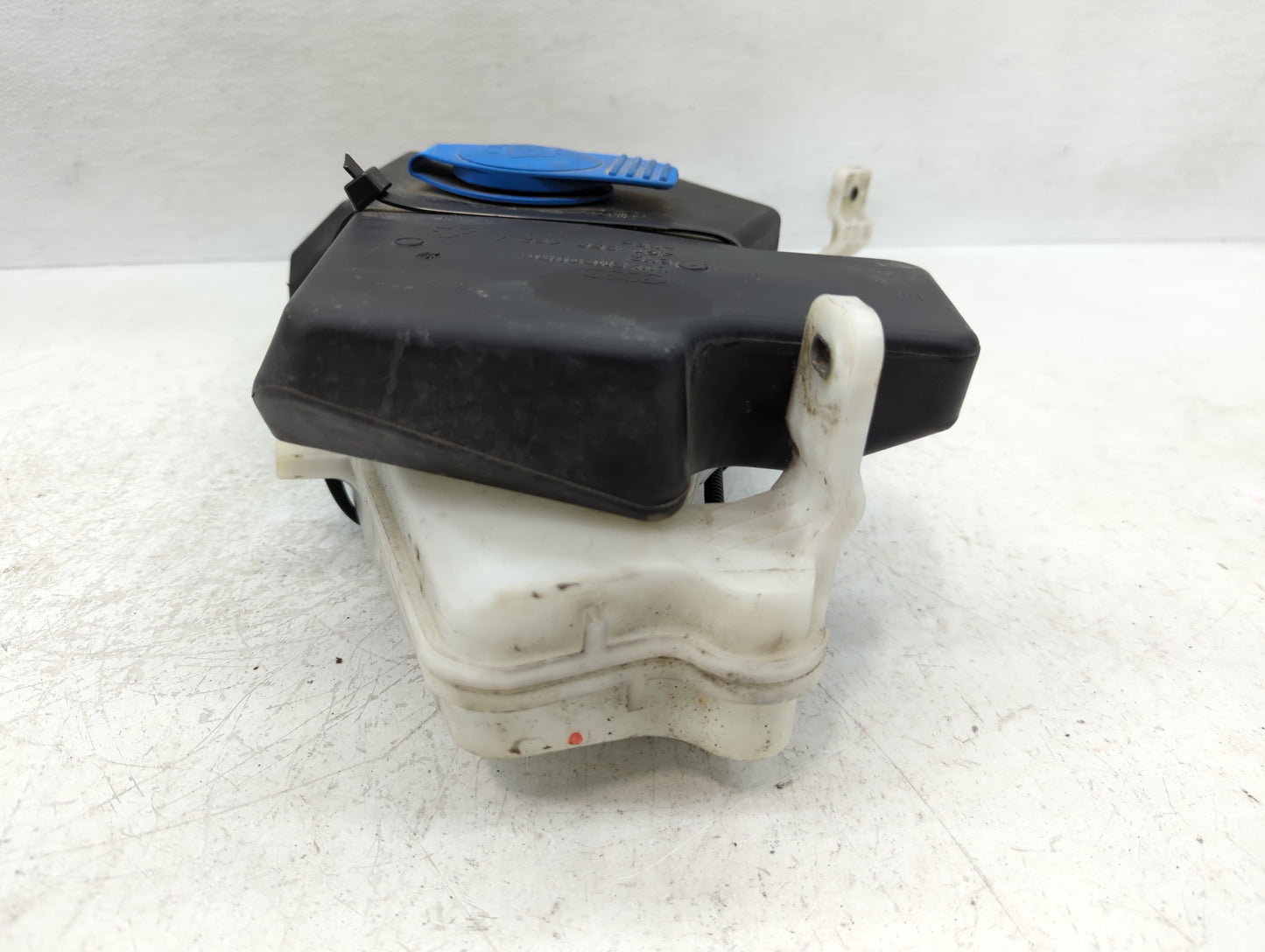 2012-2018 Audi A6 Windshield Washer Fluid Reservoir Bottle Oem - Oemusedautoparts1.com