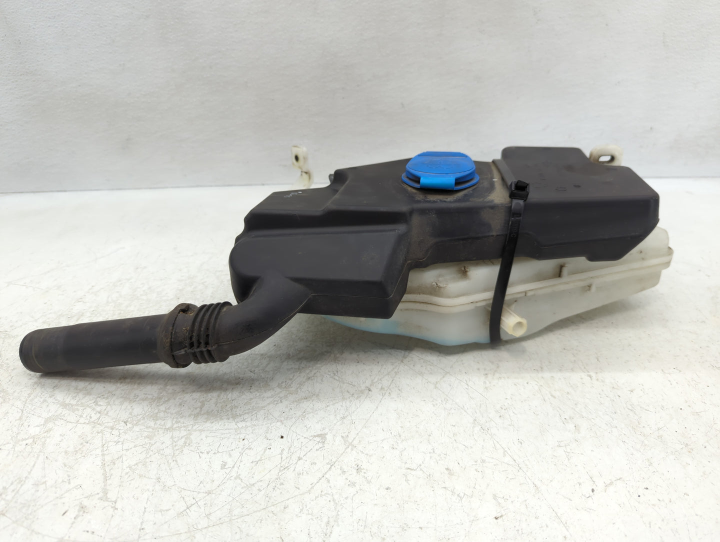 2012-2018 Audi A6 Windshield Washer Fluid Reservoir Bottle Oem - Oemusedautoparts1.com