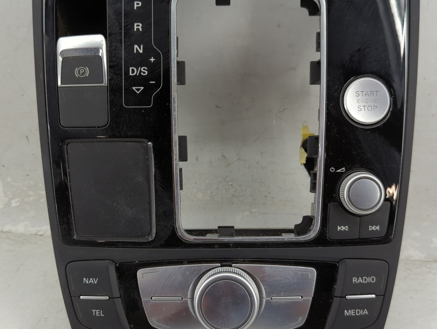2016-2018 Audi A6 Radio AM FM Cd Player Receiver Replacement P/N:4G1919610F Fits Fits 2016 2017 2018 OEM Used Auto Parts - O