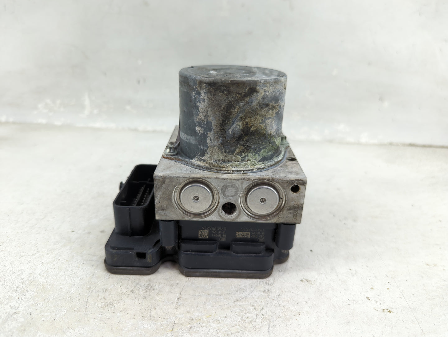 2016-2018 Audi A6 ABS Pump Control Module Replacement P/N:4G0 907 379 S Fits Fits 2015 2016 2017 2018 OEM Used Auto Parts - 