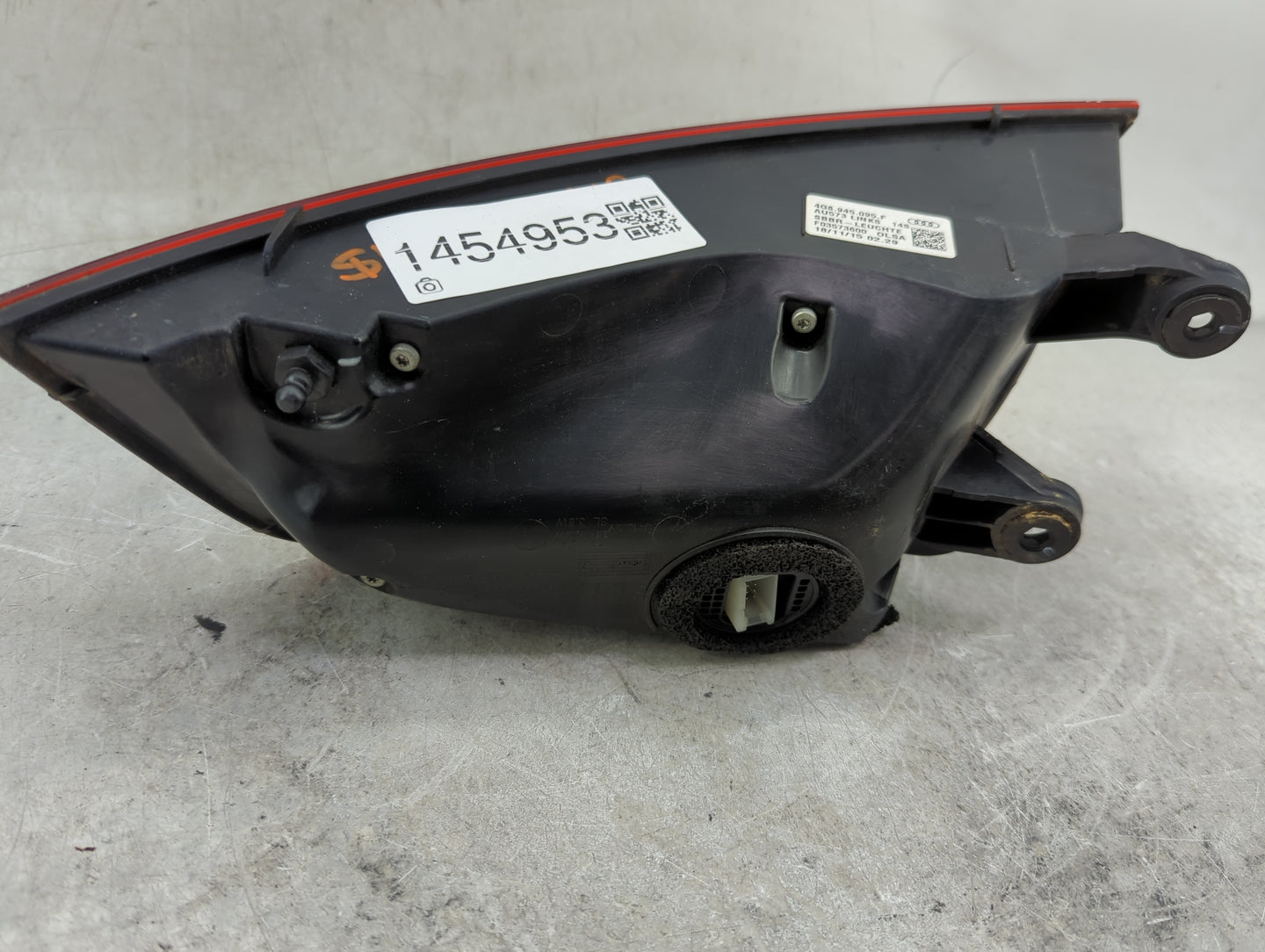 2016-2018 Audi A7 Tail Light Assembly Driver Left OEM P/N:F03573600 4G8 945 095 F Fits Fits 2016 2017 2018 OEM Used Auto Par