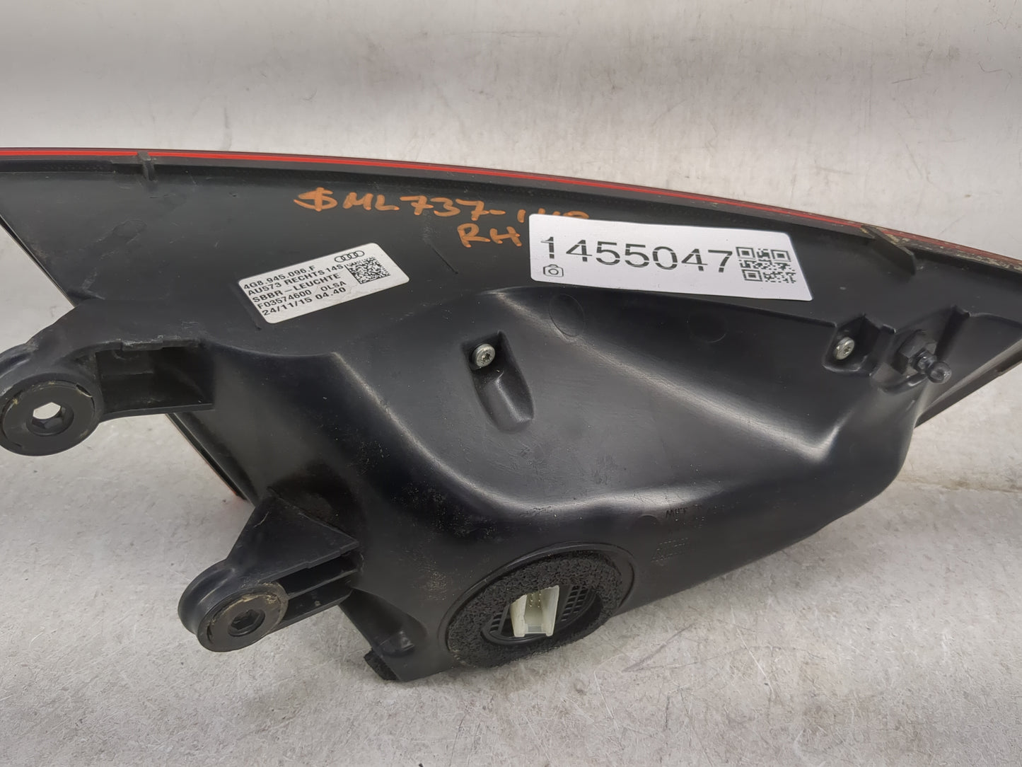 2016-2018 Audi A7 Tail Light Assembly Passenger Right OEM P/N:F03574600 4G8 945 096 F Fits Fits 2016 2017 2018 OEM Used Auto
