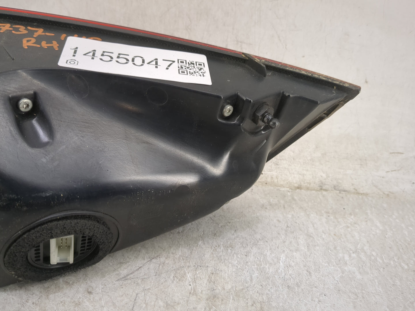 2016-2018 Audi A7 Tail Light Assembly Passenger Right OEM P/N:F03574600 4G8 945 096 F Fits Fits 2016 2017 2018 OEM Used Auto
