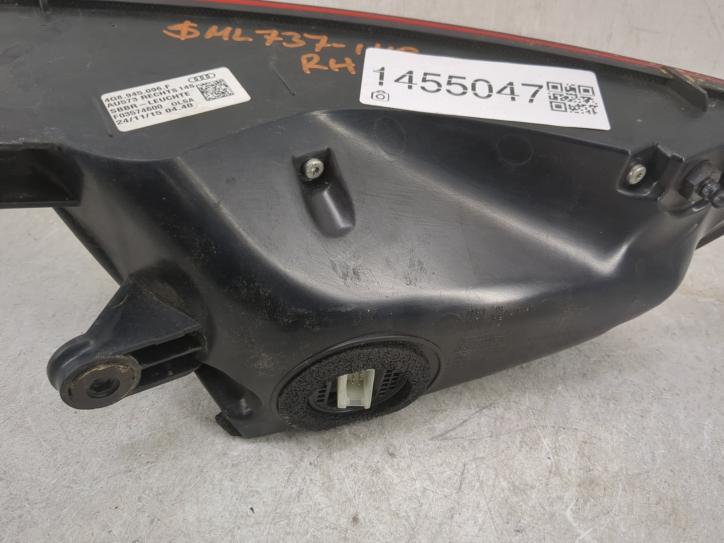 2016-2018 Audi A7 Tail Light Assembly Passenger Right OEM P/N:F03574600 4G8 945 096 F Fits Fits 2016 2017 2018 OEM Used Auto